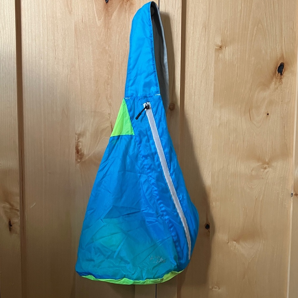 Lewis N Clark Blue and Green Crossbody Sling Bag